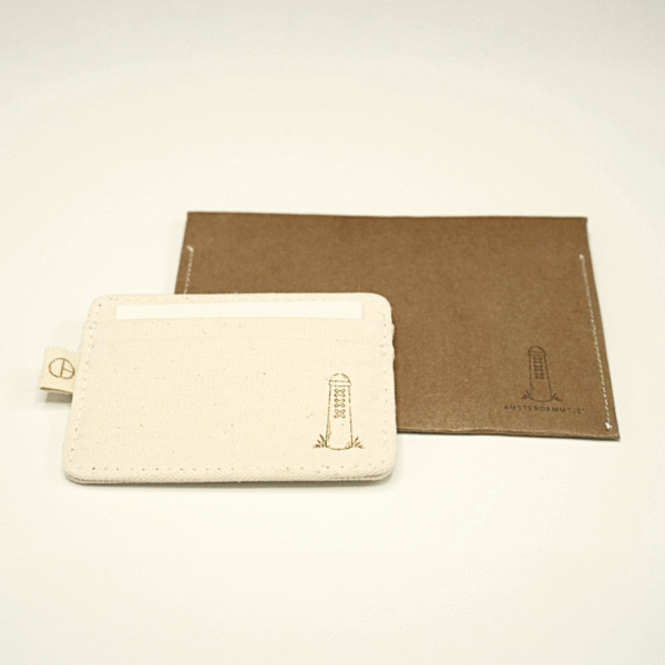 CARDHEIR Amsterdammertje Edition – handmade cardholder with engraved bollard symbol and brown kraft packaging
