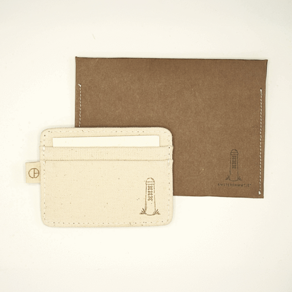 CARDHEIR Amsterdammertje Edition – front view of cardholder and packaging with engraved Amsterdam triple-X bollard