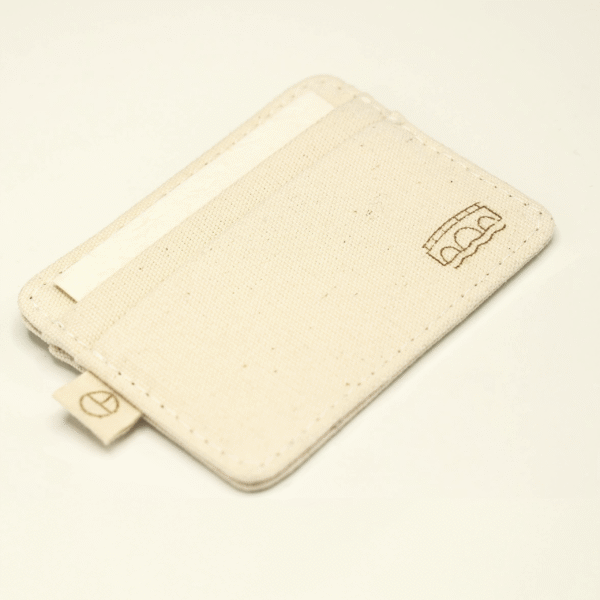 Angled view of CARDHEIR cardholder – Bruggen Edition – engraved Amsterdam bridge icon