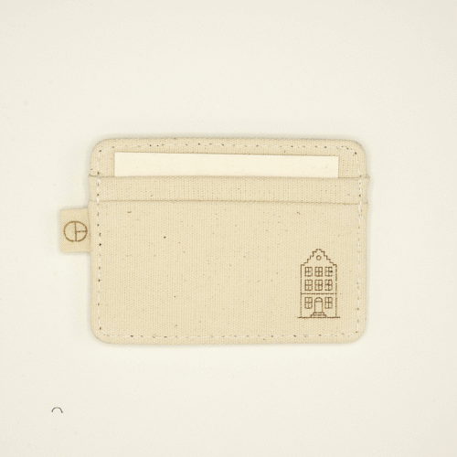 Handmade cardholder – Grachtenhuisje Edition by CARDHEIR – front view with engraved Amsterdam canal house symbol