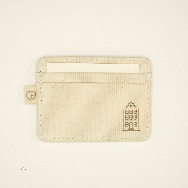 Handmade cardholder – Grachtenhuisje Edition by CARDHEIR – front view with engraved Amsterdam canal house symbol