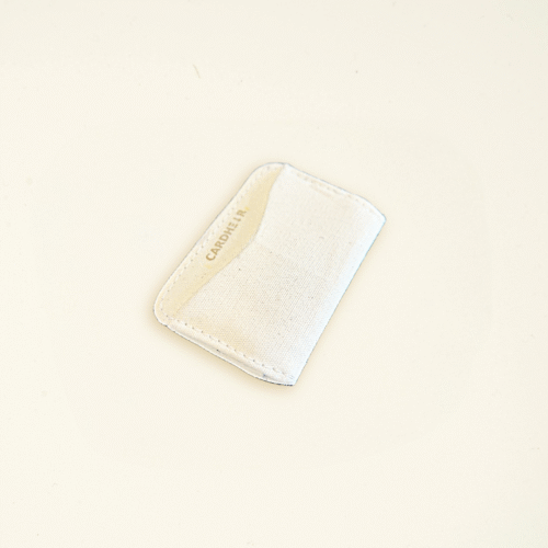 Handmade cardholder – Monogram Edition by CARDHEIR – front view with laser-engraved Cardheir Wordmark.
