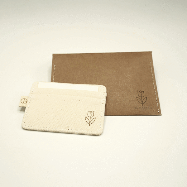 CARDHEIR Tulpenmanie Edition – handmade cardholder and packaging with engraved tulip flower icon
