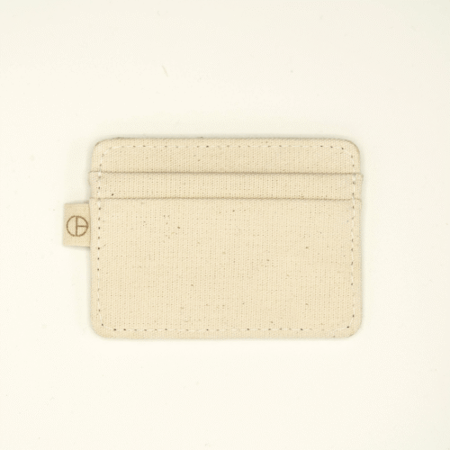 Minimal unbranded CARDHEIR cardholder hat made from 100% undyed natural cotton, handmade in Amsterdam by CARDHΞ↓R – ideal for personalization and sustainable fashion lovers.